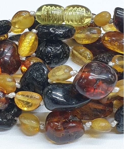 Χειροποίητο γυναικείο κολιέ από ορυκτό κεχριμπάρι KOL10012